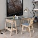 Le bureau design en rotin PASSE-PASSE avec plateau en verre et la chaise en rotin design SILLON