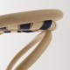 Détail de l'assise tressée et sanglée en colors bleu gendarme et beige écaille du tabouret de bar en rotin design VIRAGE