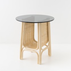 Petite table basse en rotin et plateau de verre design CORRIDOR